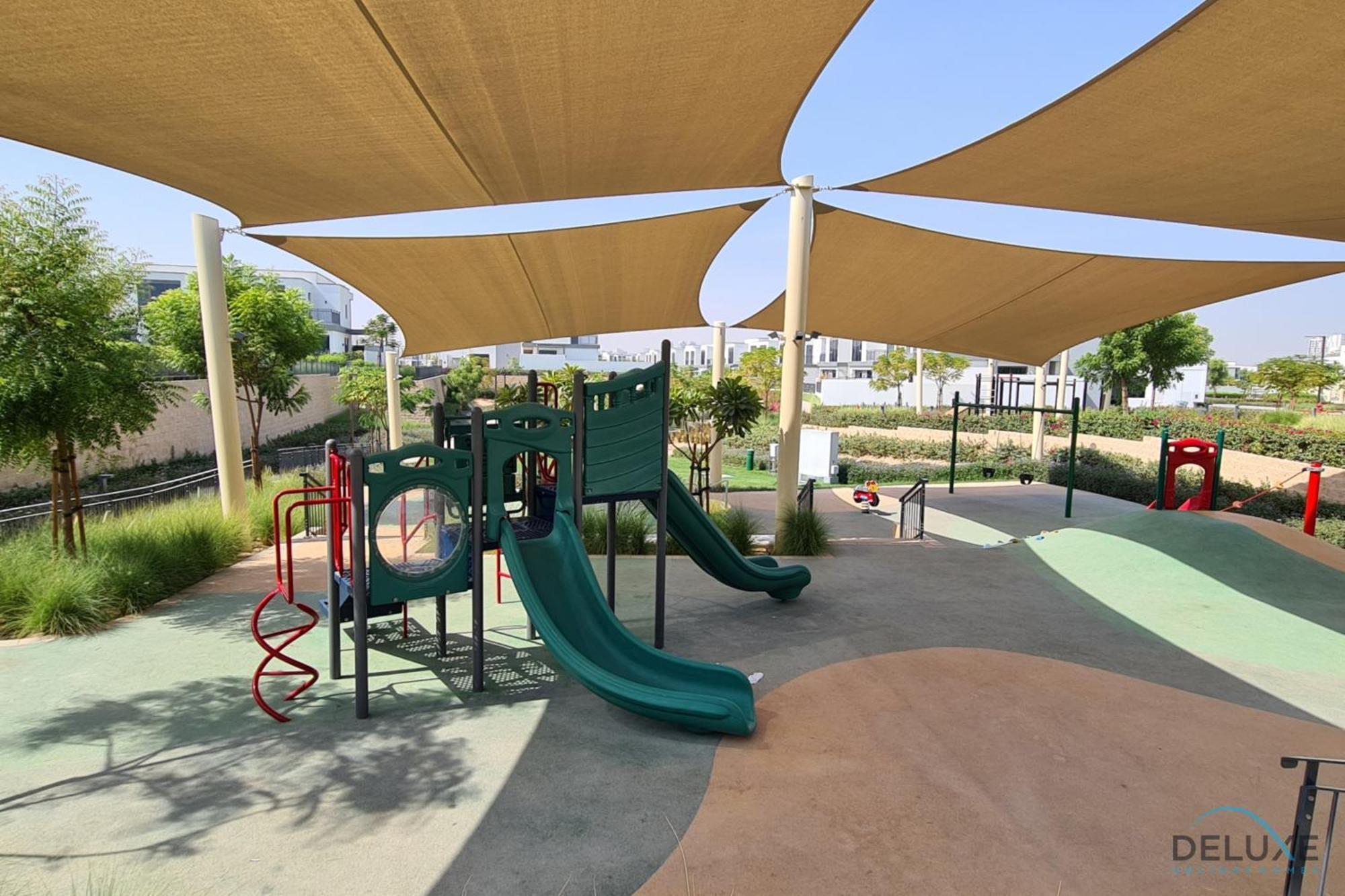 Apartment Premium 4br With Assistant In Hills Estate By Deluxe Homes *