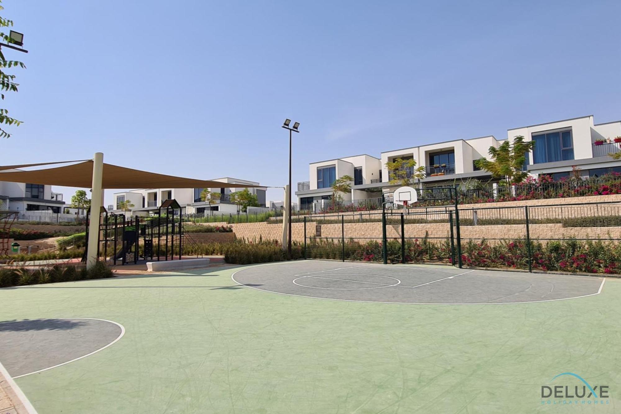 Premium 4br With Assistant In Hills Estate By Deluxe Homes *