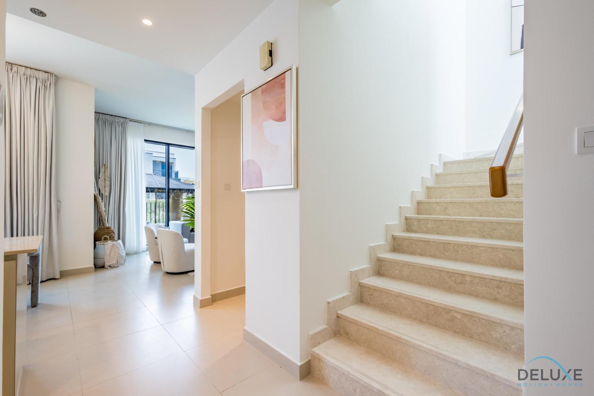Premium 4br With Assistant In Hills Estate By Deluxe Homes