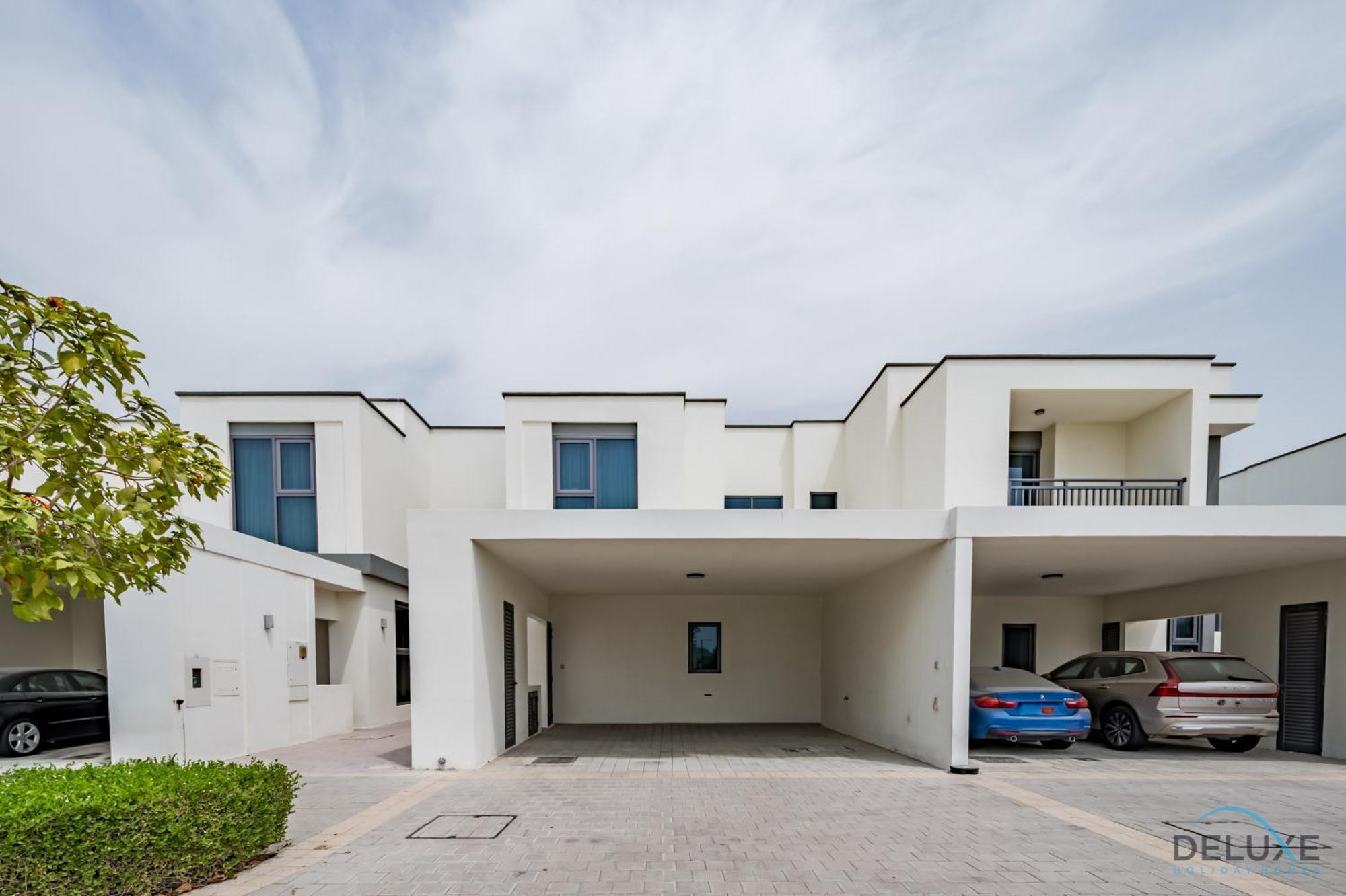 Premium 4br With Assistant In Hills Estate By Deluxe Homes *
